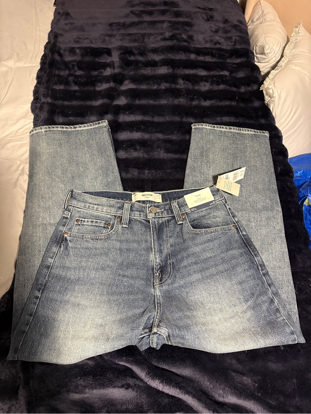 Hollister Men's Relaxed Jeans in Light Blue Wash